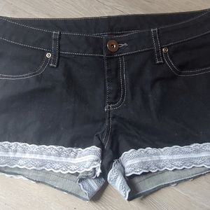 City Streets black white lace shorts size 7